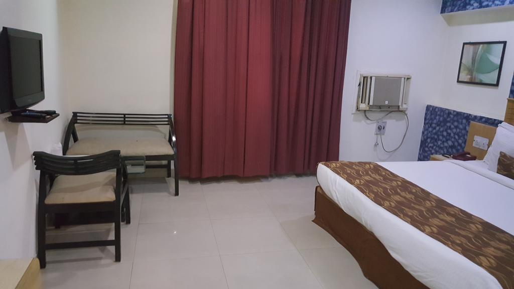 Hotel Abhay Palace Ghaziabad Exterior photo