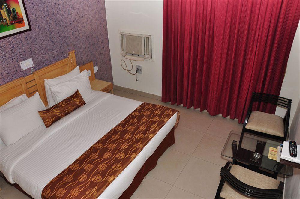 Hotel Abhay Palace Ghaziabad Exterior photo